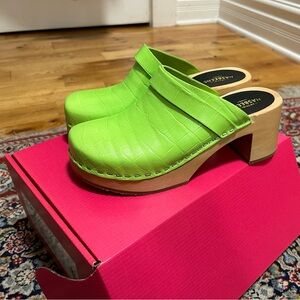 Swedish Hasbeens clogs size 7 apple 🍏